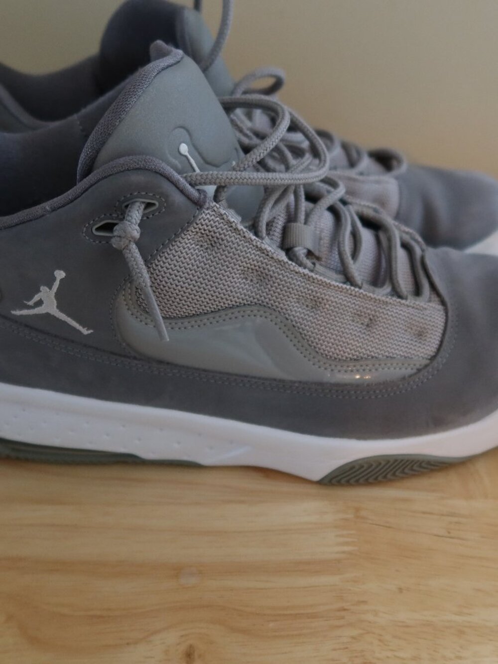 NIKE Jordan Max Aura 2 Grey Size 10